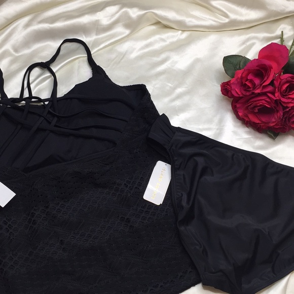 Island Escape Crochet Tankini Top & Bikini Bottoms - Picture 3 of 6